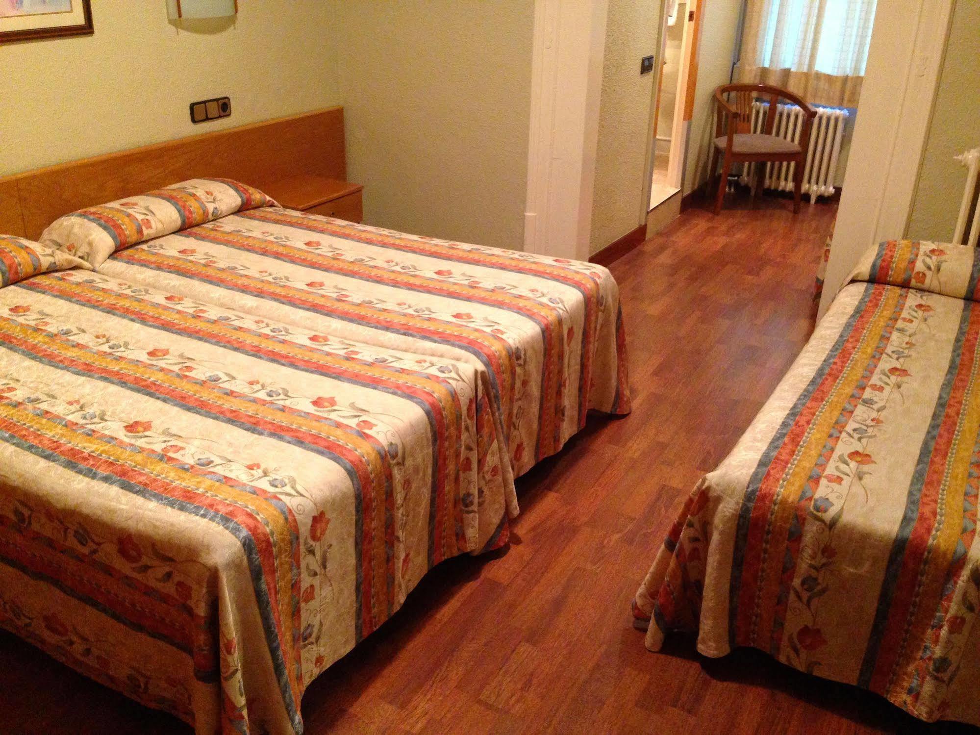 Pelayo Deluxe Apartments Барселона Экстерьер фото