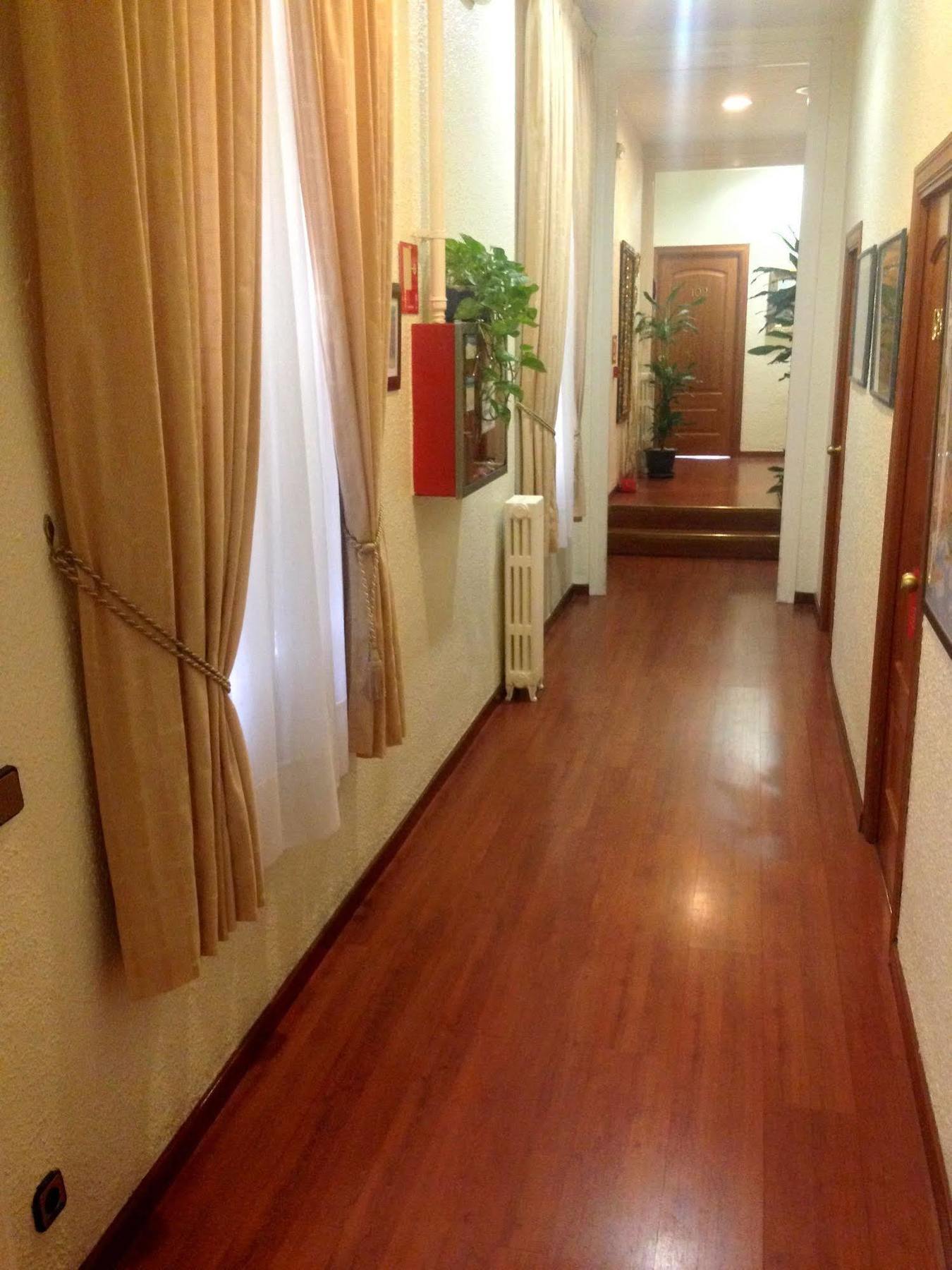 Pelayo Deluxe Apartments Барселона Экстерьер фото